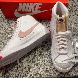 Women’s Nike Blazer mid  ‘77 high top shoes